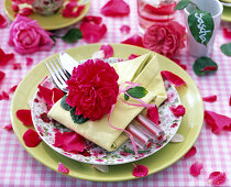 Pink (rose blossom) as napkin decoration