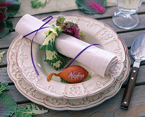 Ornamental cabbage napkin ring (2/2)