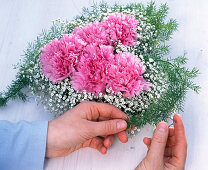 Heart of carnation with baby's breath (3/4)