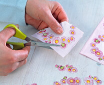 Bellis in a box with napkin technique (1/3)