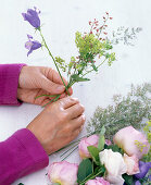 Bouquet of roses with bellflowers and lady's mantle (1/3)