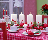 Advent wreath with Pseudotsuga (Douglas fir), Ilex verticillata