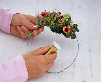 Wreath with red cinquefoil (2/3)