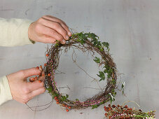 Lantern with wreath of ivy, broom heather and peddigree (2/4)