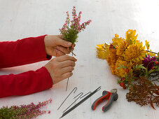 Bouquet with autumn chrysanthemums and oak leaves (2/5)