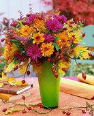 Bouquet with autumn chrysanthemums and oak leaves (5/5)