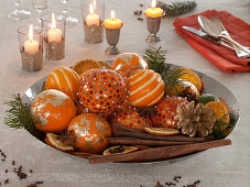Oranges decorated with sequins (3/3)