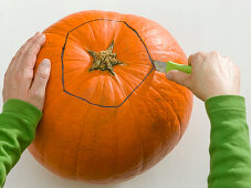 Halloween pumpkin craft (2/7)