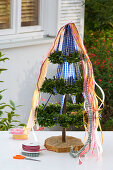 Bavarian maypole as homemade table decoration 6/7