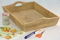 Wooden tray with napkin technique apple (1/3)