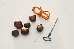 Chestnuts as key rings (1/4)