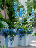 Covering a wooden bucket with blue and white chequered foil (3/3)