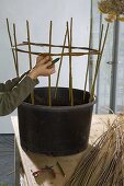 Homemade willow lining for plastic pots (3/8)