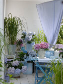 Dress wooden tubs with blue-white checkered foil