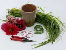 Bouquet in grass cuff (1/5)