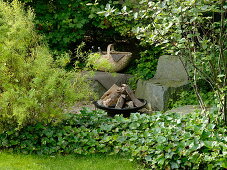 Small gravel place with fire bowl and stone seats