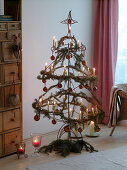 Stylised Christmas tree welded together from metal rods (2/2)