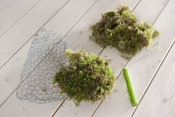 Winter moss heart with hare wire 4/5