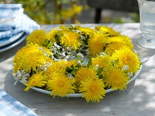 Spring wreath of dandelion, woodruff and rock pear (2/2)