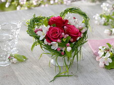 Small bouquet of Rose and malus in heart