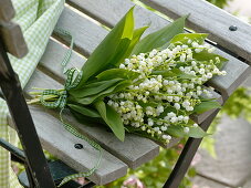 Kleiner Strauß aus Convallaria majalis (Maiglöckchen)