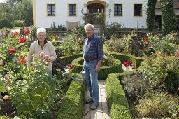 Künstlergarten Blick vom Bauerngarten aufs Haus