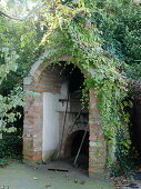 Artist's garden: Brick oven