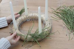 Advent wreath with pine needles (3/4)