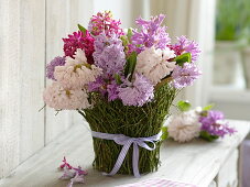 Bouquet of hyacinths in a pot with blueberry branches (4/4)