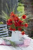 Strauß aus Papaver rhoeas (Klatschmohn) und Hordeum (Gerste)