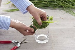 Grass-wrapped glass as vase (3/4)