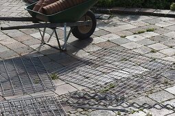Assembling and filling gabions yourself (2/9)