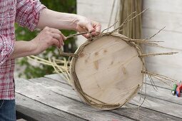 Make your own wicker basket for climbing plants (6/17)