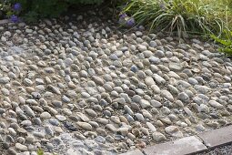Paving made of pebbles