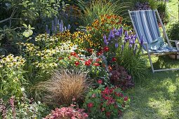 Colourful perennial bed: Echinacea purpurea 'Sunset' & 'Avalanche' (coneflower)