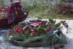 Lantern in wreath of Pinus, Ilex