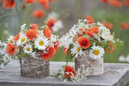 Kleine Straeusse aus Papaver rhoeas (Klatschmohn), Leucanthemum