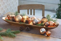 Elongated bowl with copper-brown tree balls, copper coloured