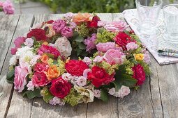 Mixed pink (rose) and alchemilla wreath