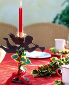 Angel candle holder decorated with holly leaves and berries (3/3)