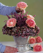 Autumn bouquet with Esperance roses: Step 2