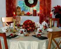 Table decoration with Malus (ornamental apples), tableware with apple motif, plug-in mass with