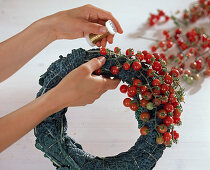 Wreath of cocktail tomatoes and cabbage leaves