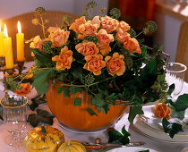 Pumpkin as a vase: Rosa (roses), Hedera (ivy), Cucurbita (pumpkin)