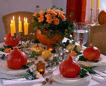 Noble table decoration: Cucurbita (pumpkin), Rosa (roses), Hedera (ivy)