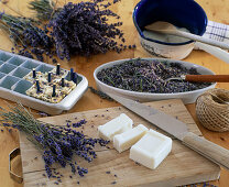 Lavender soap (1/2) Lavandula (dried lavender flowers)