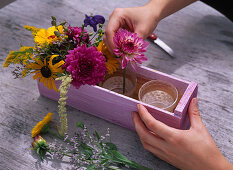 Table decoration in pink wooden box (1/2)