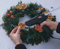 Door wreath with apples and orange slices (2/3)