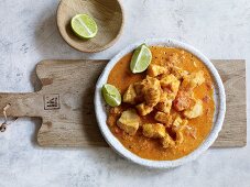 Madras-Curry mit Kabeljau, Kokosmilch und Tomaten (Indien)