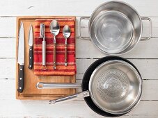Kitchen utensils for making salmon
